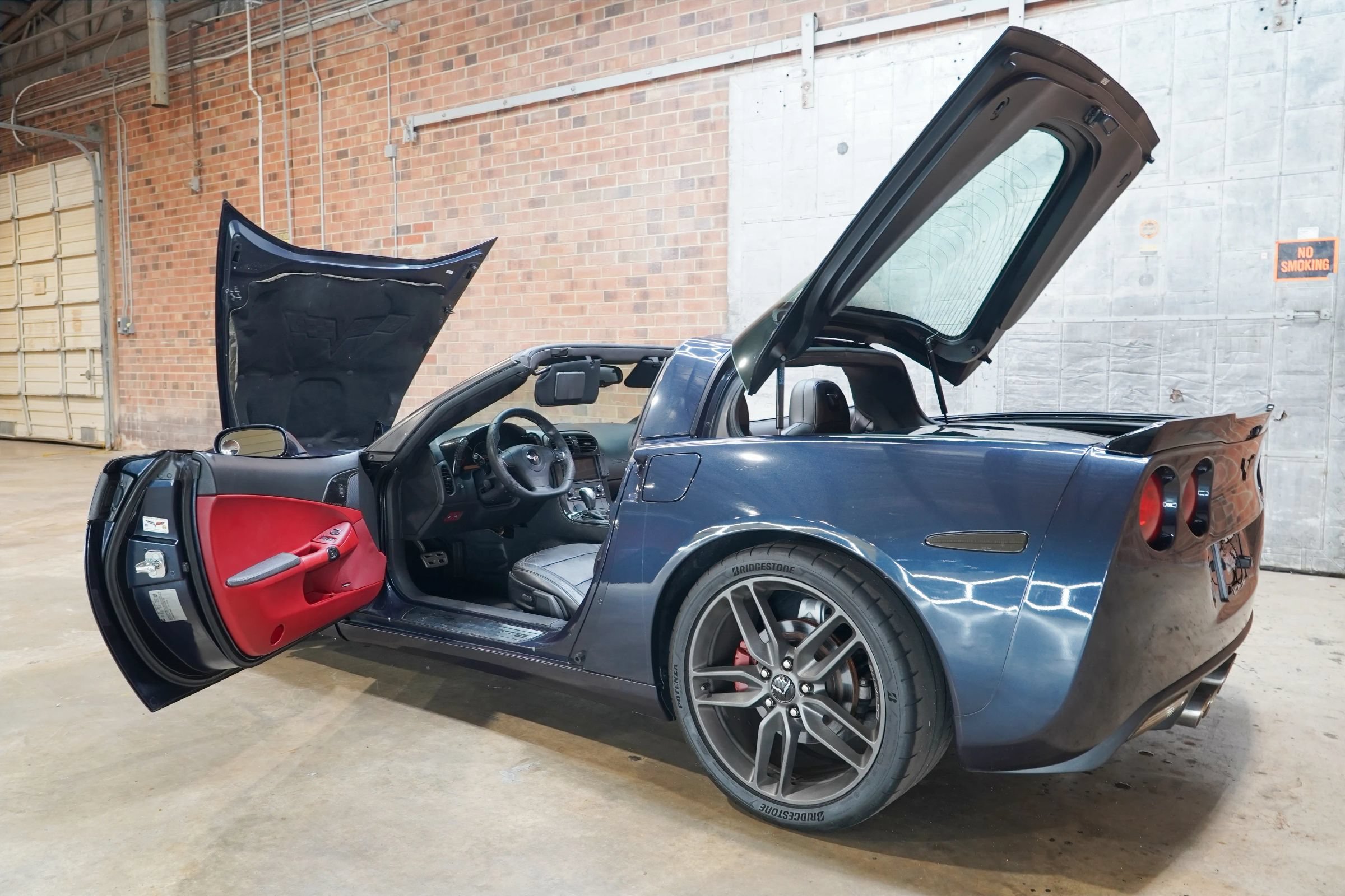 Used 2013 Chevrolet Corvette Coupe w/ Battery Protection Package RWD image 27