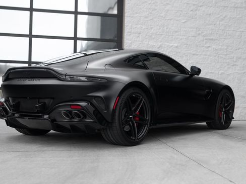 Used 2025 Aston Martin V8 Vantage Coupe image 2