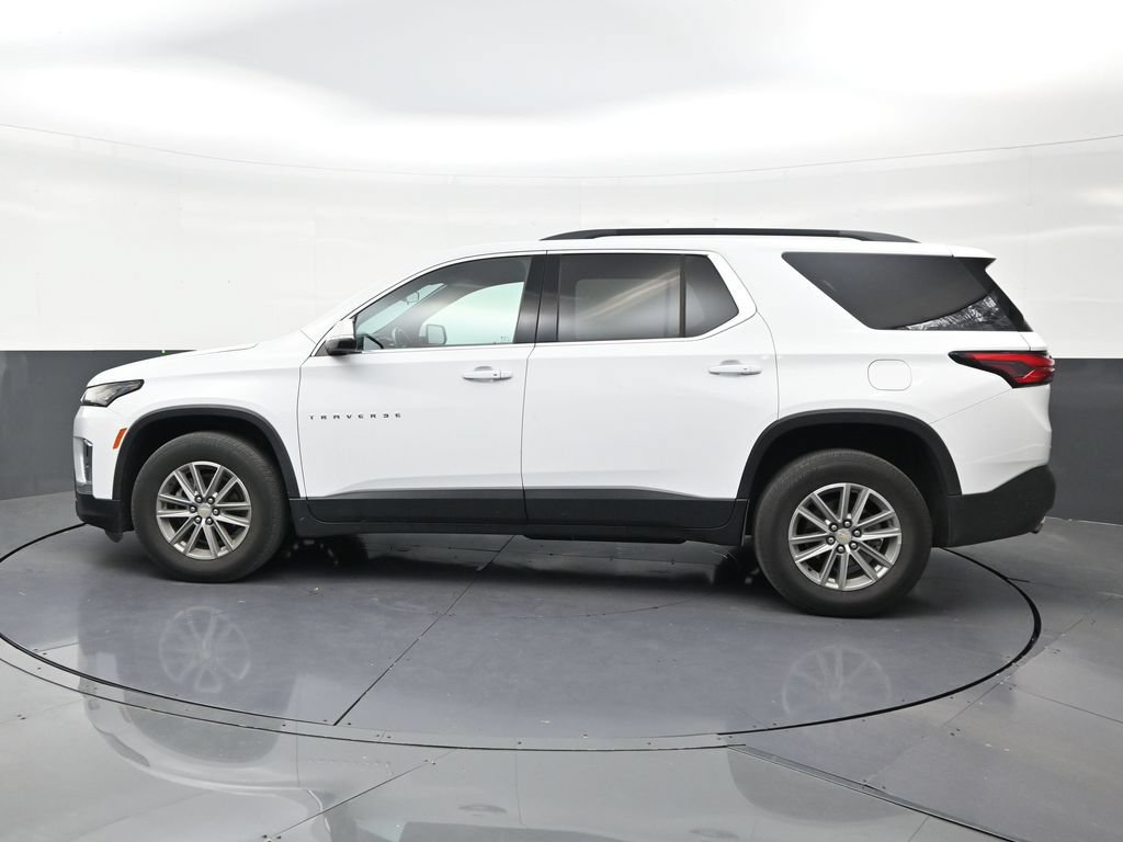 Used 2023 Chevrolet Traverse LT FWD image 2