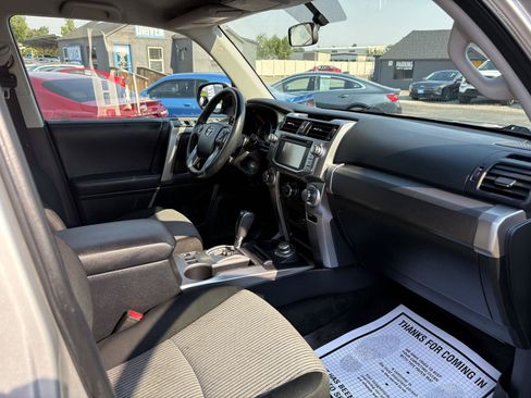 Used 2019 Toyota 4Runner SR5 AWD/4WD image 23