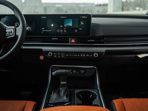 New 2026 Kia Carnival EX FWD image 18