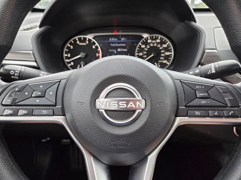 Used 2024 Nissan Altima 2.5 SV FWD image 29