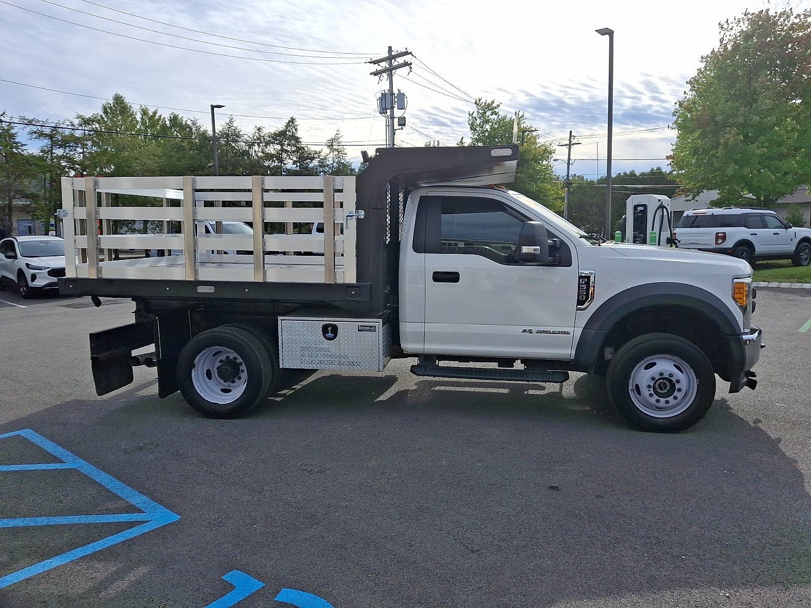 Used 2017 Ford F550 4x4 Regular Cab Super Duty image 4