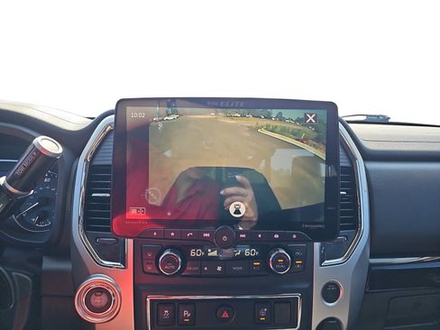 Used 2020 Nissan Titan SV w/ SV Convenience Package RWD image 19
