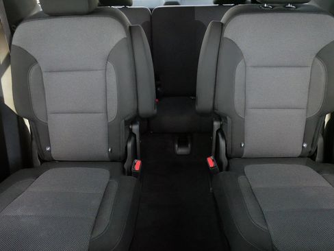 Used 2023 Chevrolet Traverse LT FWD image 13
