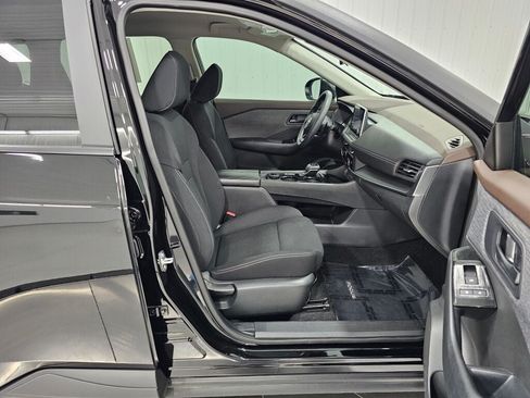 Used 2023 Nissan Rogue S AWD/4WD image 17