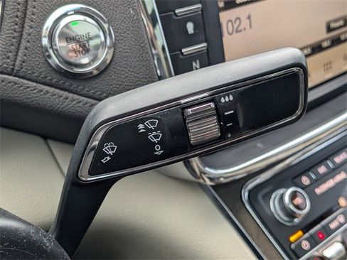 Used 2018 Lincoln Continental Select image 26