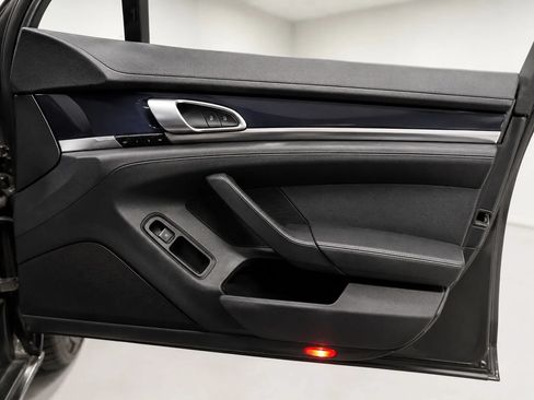 Used 2015 Porsche Panamera image 24