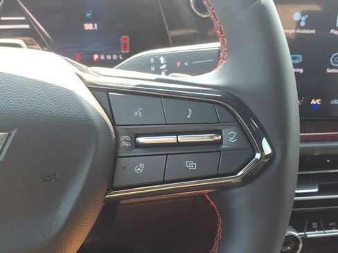 Used 2024 Chevrolet Traverse RS FWD image 21