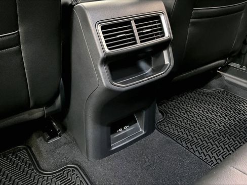 New 2026 Volkswagen Atlas Cross Sport SE image 16