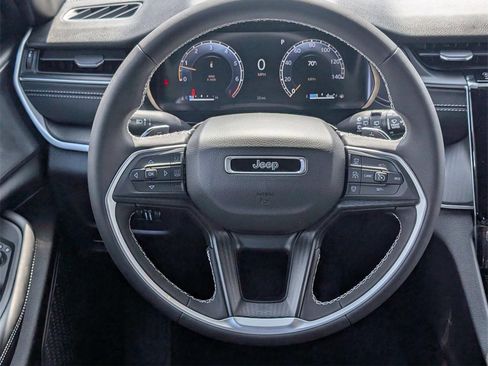 New 2025 Jeep Grand Cherokee Laredo image 13