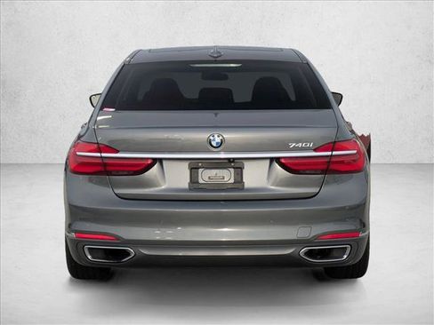 Used 2018 BMW 740i image 6