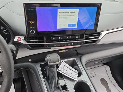 New 2026 Toyota Sienna XLE image 18