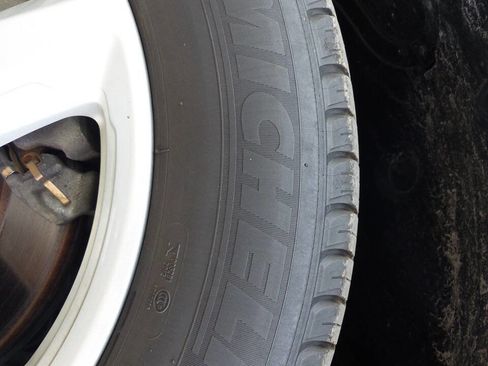 Used 2019 Ford Explorer XLT image 14