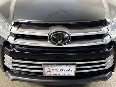 Used 2018 Toyota Highlander XLE AWD/4WD image 27