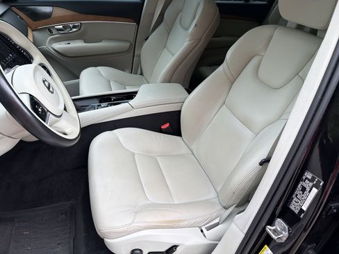 Used 2021 Volvo XC90 T6 Momentum w/ Climate Package AWD/4WD image 15