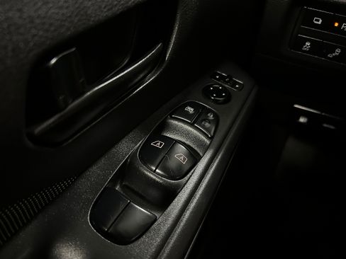 Used 2020 Nissan Kicks S FWD image 23