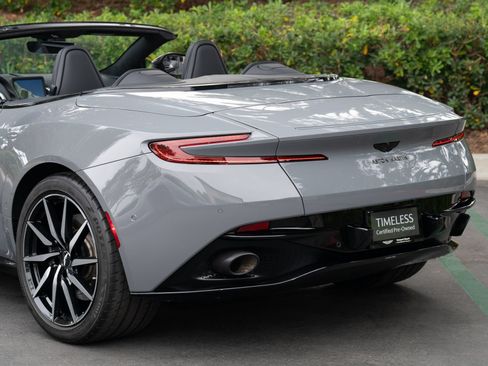 Used 2022 Aston Martin DB11 Volante RWD image 26