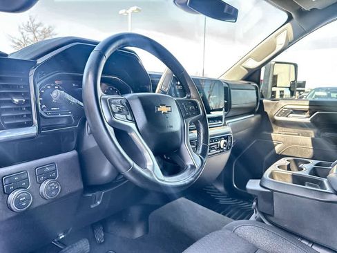 Used 2025 Chevrolet Silverado 2500 LT w/ Convenience Package image 2