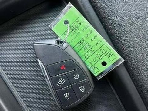 Used 2024 Chevrolet Silverado 2500 LT image 5