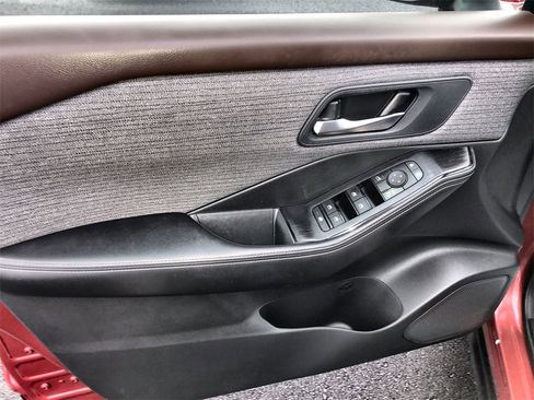 Used 2023 Nissan Rogue SV image 13