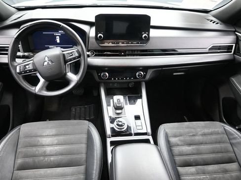 Used 2023 Mitsubishi Outlander SE FWD image 15