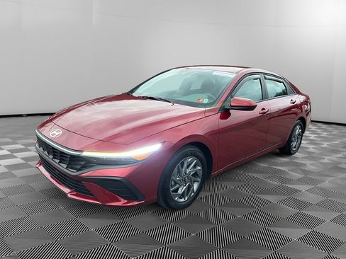 Certified 2024 Hyundai Elantra SEL image 3