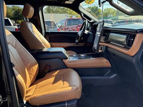 Used 2022 Ford Expedition Platinum image 5