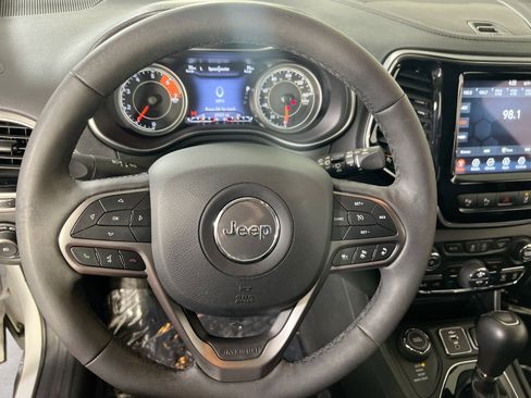 Used 2022 Jeep Cherokee Limited w/ Mopar Interior Package AWD/4WD image 11