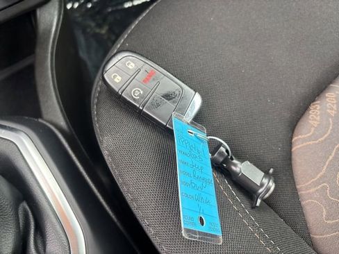 Used 2023 Jeep Renegade Latitude AWD/4WD image 31