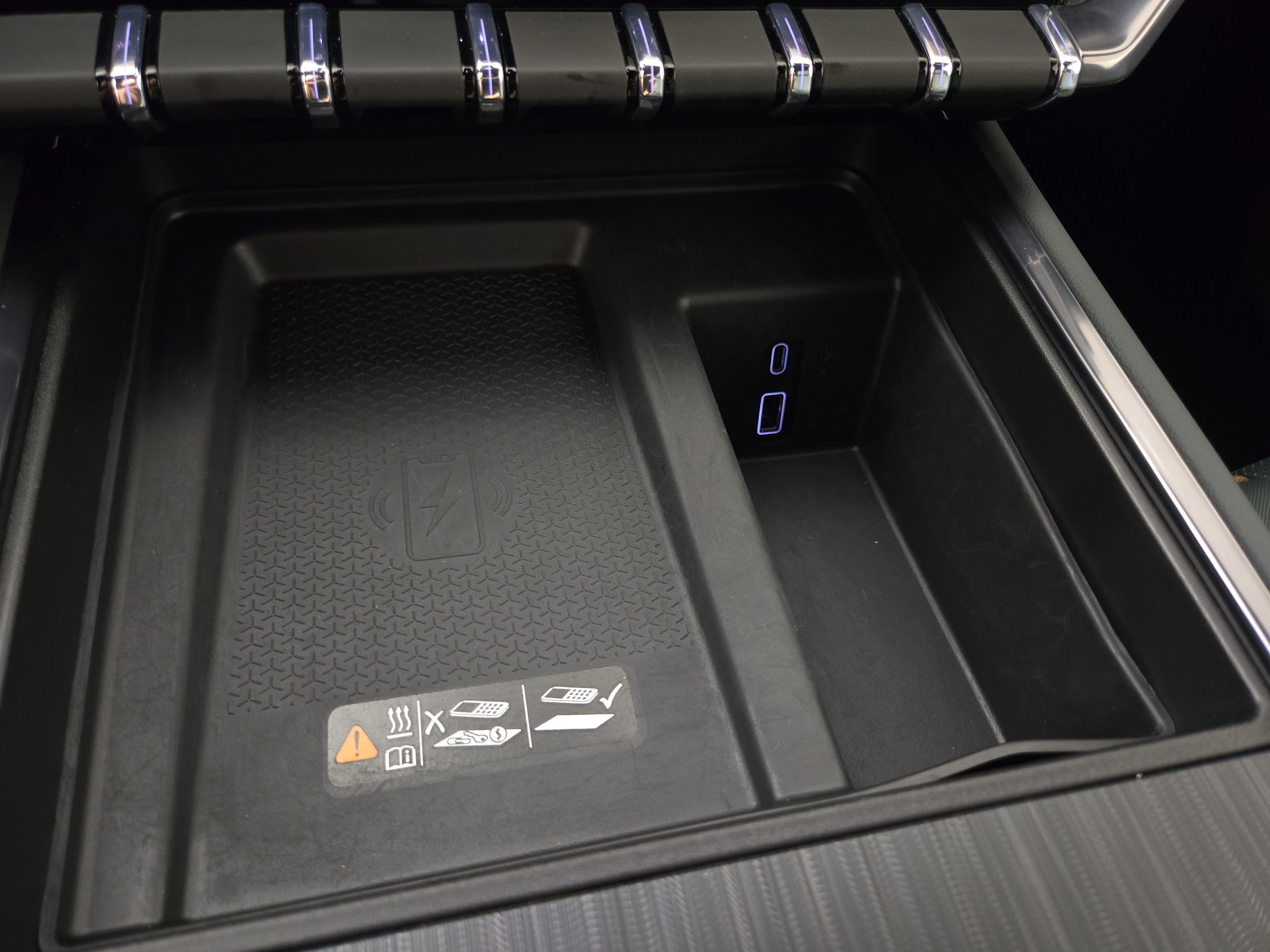 Certified 2025 GMC Acadia AT4 AWD/4WD image 29