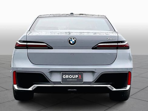 Certified 2023 BMW 740i image 4