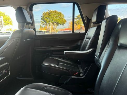 Used 2024 Ford Expedition XLT RWD image 18