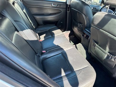 Used 2010 Hyundai Genesis 4.6 w/ Technology Pkg 5 image 7