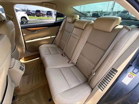 Used 2015 Lexus ES 300h w/ Navigation System Package FWD image 18