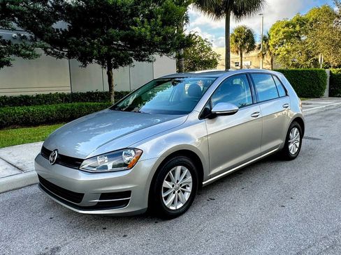 Used 2015 Volkswagen Golf S image 3