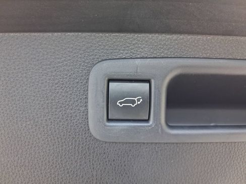 Used 2021 Toyota Highlander XSE FWD image 13