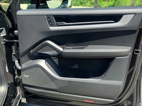 Used 2024 Porsche Cayenne image 74