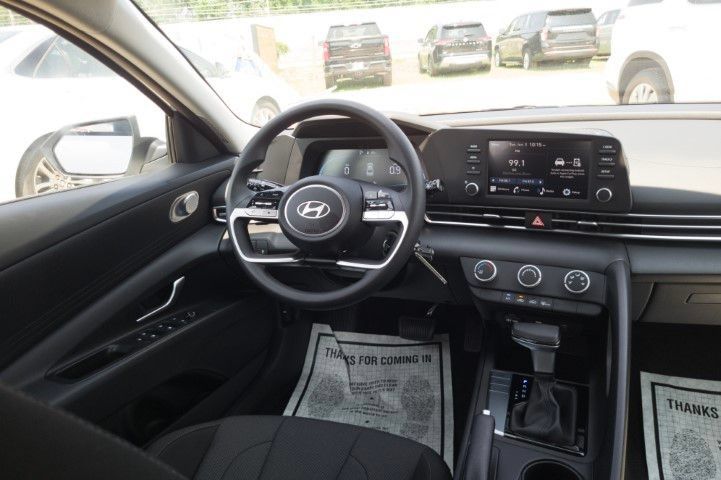 New 2026 Hyundai Elantra SE FWD image 19