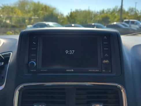 Used 2017 Dodge Grand Caravan SXT FWD image 17