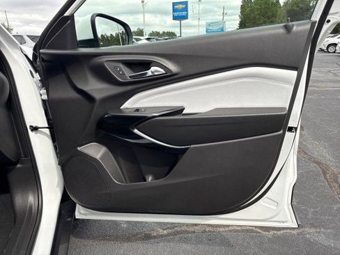 New 2025 Chevrolet Trax LT w/ Driver Confidence Package image 13
