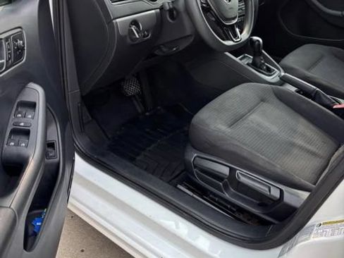 Used 2015 Volkswagen Jetta SE FWD image 8
