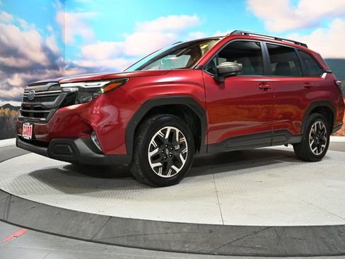 Used 2025 Subaru Forester Premium AWD/4WD image 4