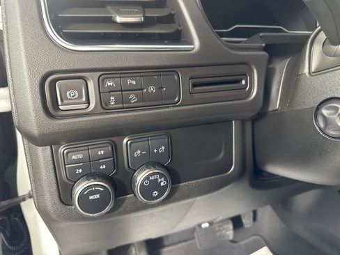 Used 2023 Chevrolet Suburban Premier image 21