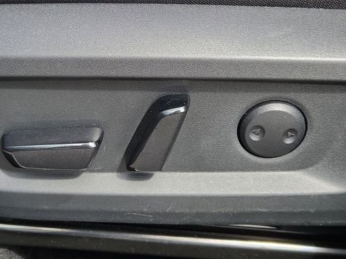 Used 2025 Nissan Rogue SV FWD image 27