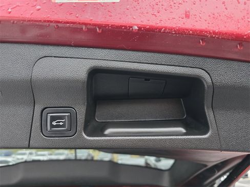 Used 2018 GMC Acadia SLT image 32