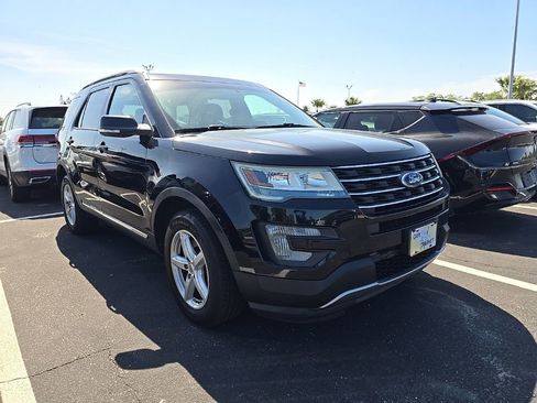 Used 2016 Ford Explorer XLT image 1