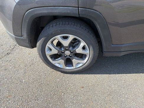 Used 2019 Jeep Compass Limited AWD/4WD image 5