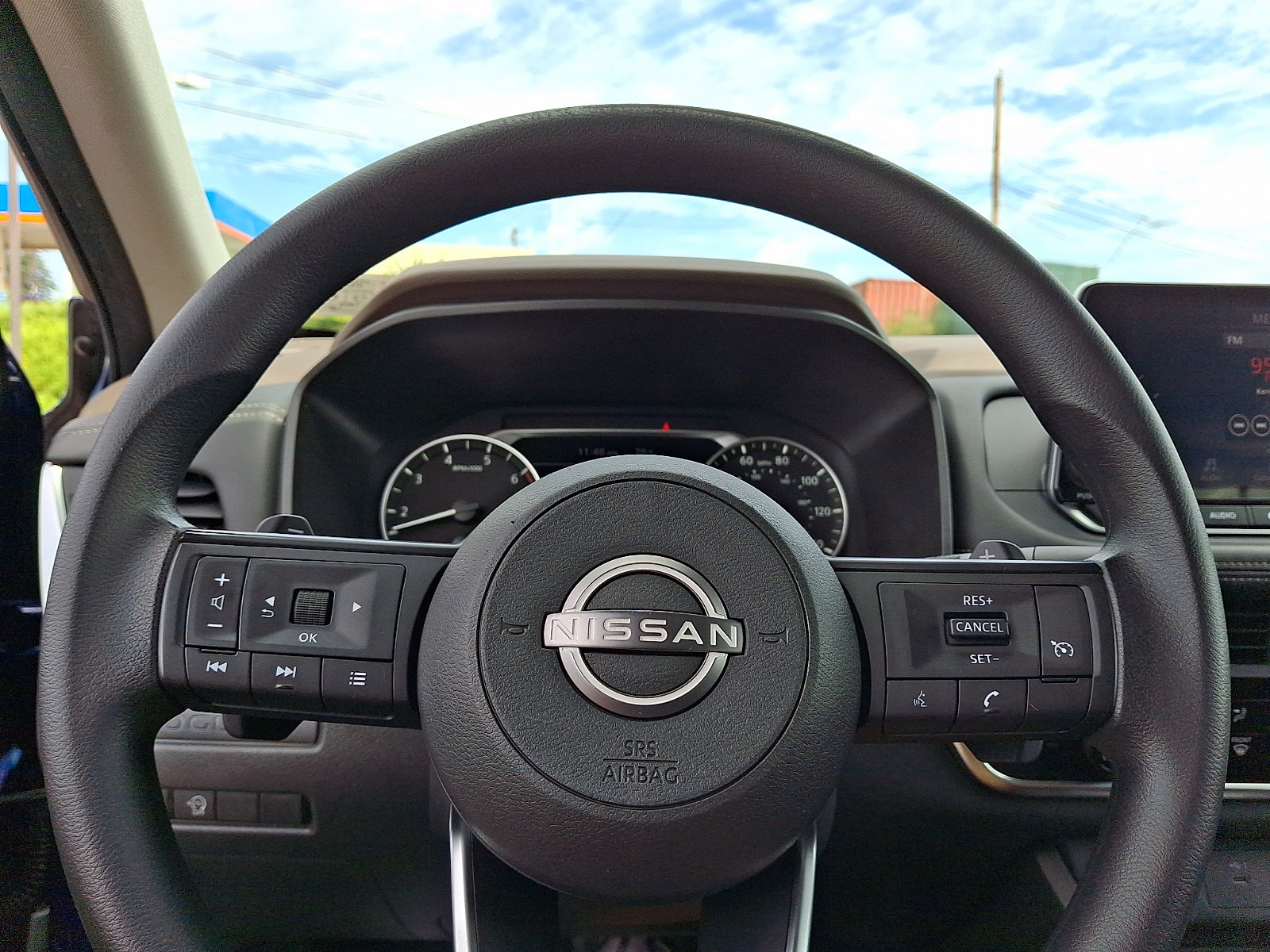 Used 2023 Nissan Rogue S AWD/4WD image 18