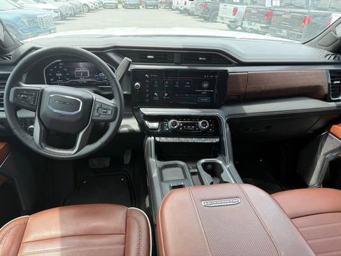 Used 2024 GMC Sierra 2500 Denali Ultimate w/ Max Trailering Package AWD/4WD image 10